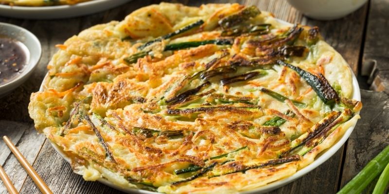 Bánh Hành Pajeon: Hương Vị Truyền Thống Trong Ẩm Thực Xứ Kim Chi